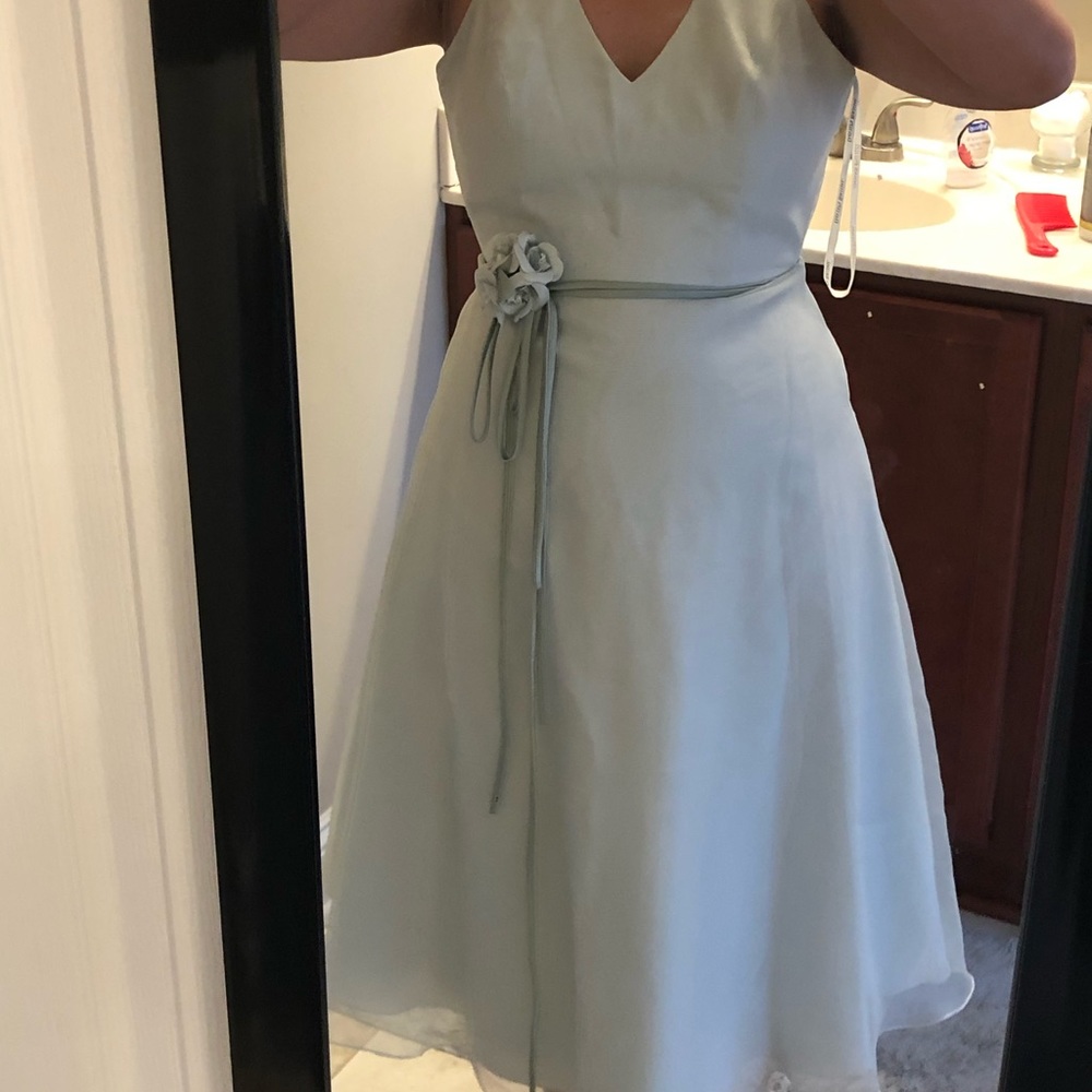 Beautiful Dress! - Picture 2 of 7